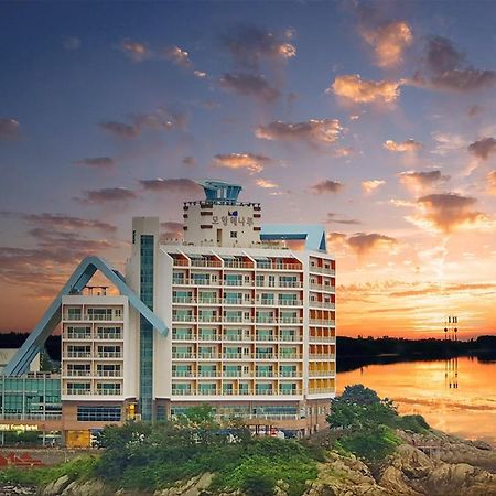 בואן Mohang Haenaru Family Hotel מראה חיצוני תמונה